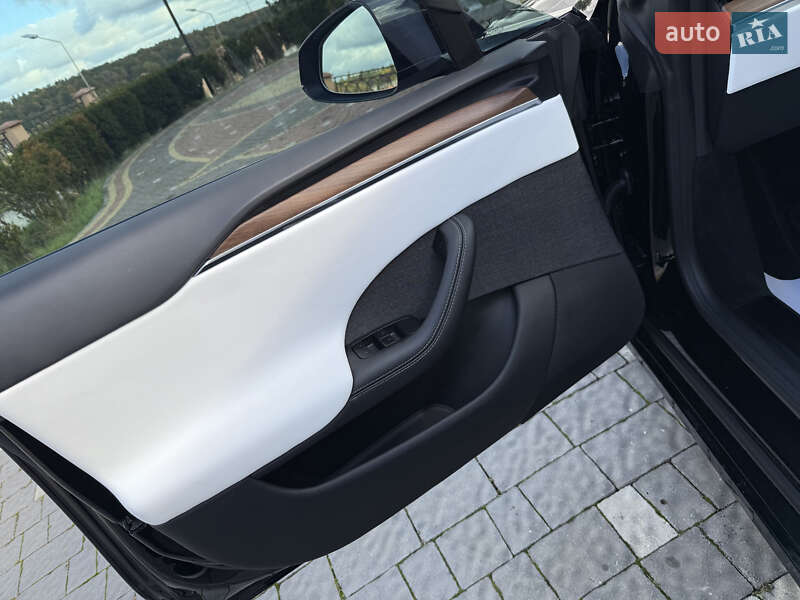 Лифтбек Tesla Model S 2024 в Дрогобыче