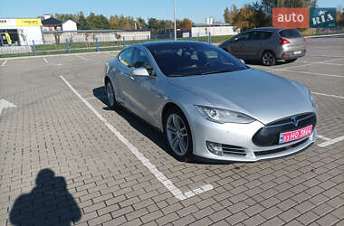 Лифтбек Tesla Model S 2015 в 
