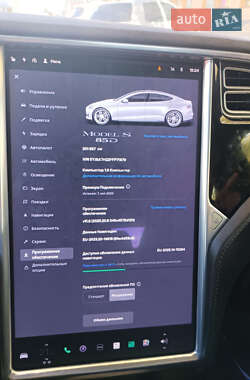 Лифтбек Tesla Model S 2015 в 