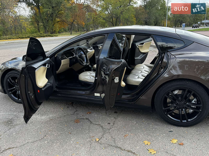 Лифтбек Tesla Model S 2013 в Кропивницком фото 35 Лифтбек Tesla Model S 2013 в Кропивницком