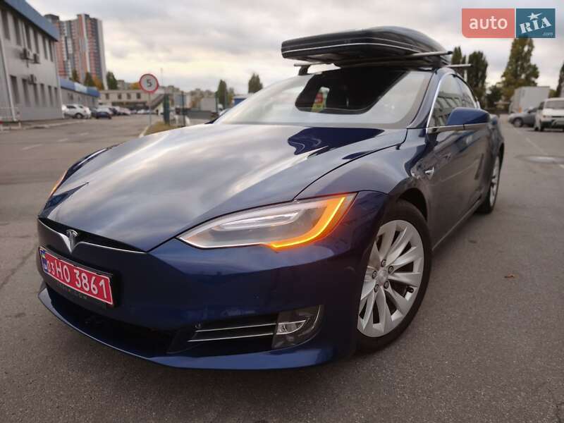 Лифтбек Tesla Model S 2017 в Киеве