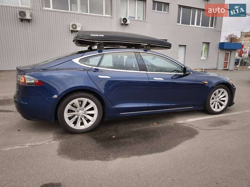 Лифтбек Tesla Model S 2017 в Киеве