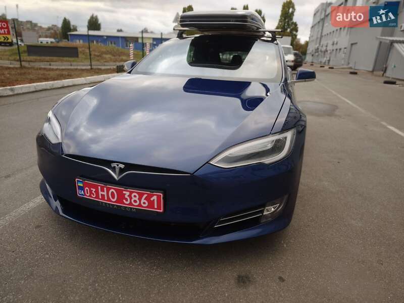 Лифтбек Tesla Model S 2017 в Киеве
