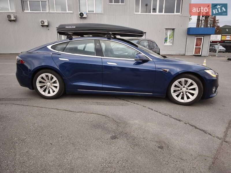 Лифтбек Tesla Model S 2017 в Киеве