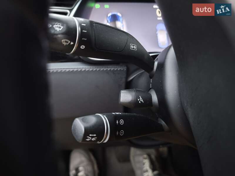 Лифтбек Tesla Model S 2017 в Киеве