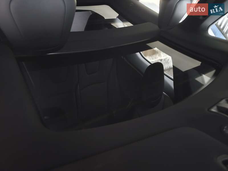 Лифтбек Tesla Model S 2017 в Киеве