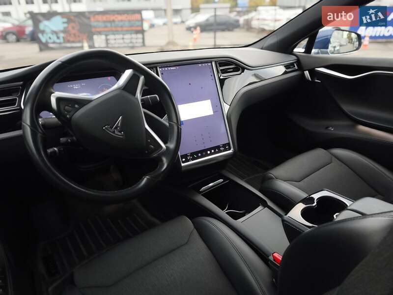 Лифтбек Tesla Model S 2017 в Киеве