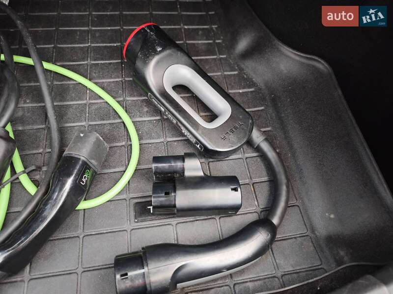 Лифтбек Tesla Model S 2017 в Киеве