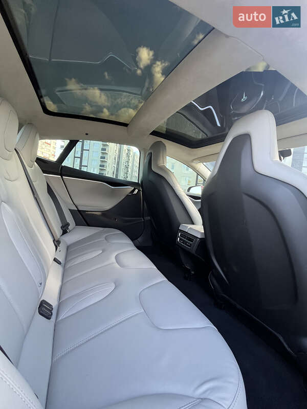 Лифтбек Tesla Model S 2016 в Львове фото 40 Лифтбек Tesla Model S 2016 в Львове