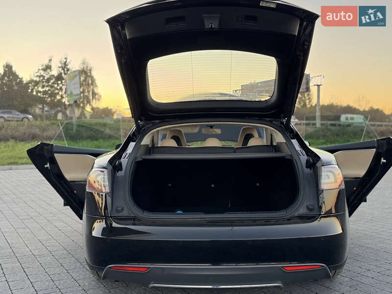 Ліфтбек Tesla Model S 2014 в Львові фото 65 Ліфтбек Tesla Model S 2014 в Львові