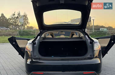 Лифтбек Tesla Model S 2014 в 