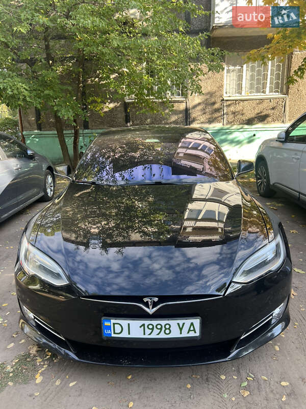 Лифтбек Tesla Model S 2017 в Днепре