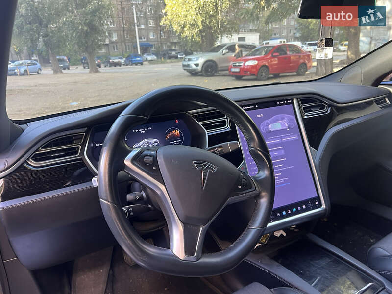 Лифтбек Tesla Model S 2017 в Днепре