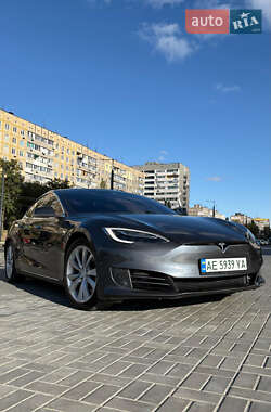 Лифтбек Tesla Model S 2015 в Днепре