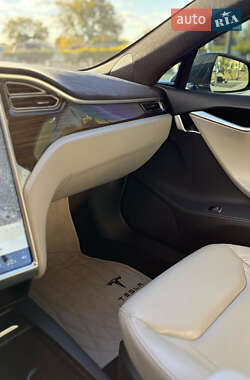 Ліфтбек Tesla Model S 2015 в  фото 9 Ліфтбек Tesla Model S 2015 в