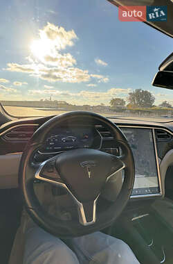 Ліфтбек Tesla Model S 2015 в  фото 6 Ліфтбек Tesla Model S 2015 в