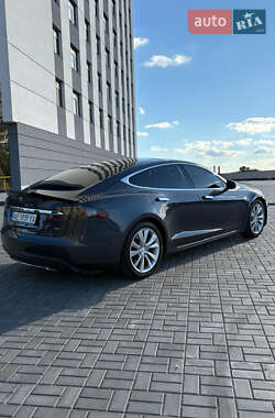 Ліфтбек Tesla Model S 2015 в  фото 18 Ліфтбек Tesla Model S 2015 в