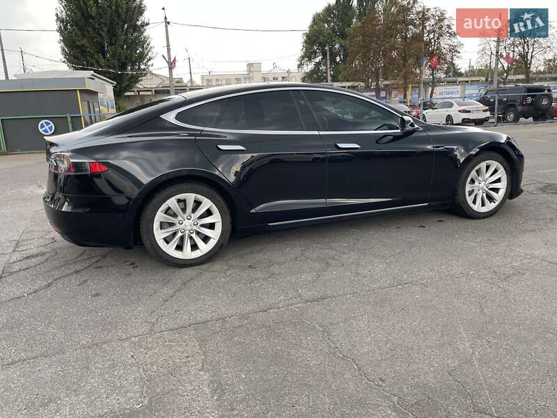 Ліфтбек Tesla Model S 2016 в Києві фото 25 Ліфтбек Tesla Model S 2016 в Києві