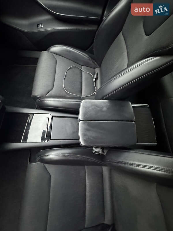 Ліфтбек Tesla Model S 2018 в Києві фото 31 Ліфтбек Tesla Model S 2018 в Києві