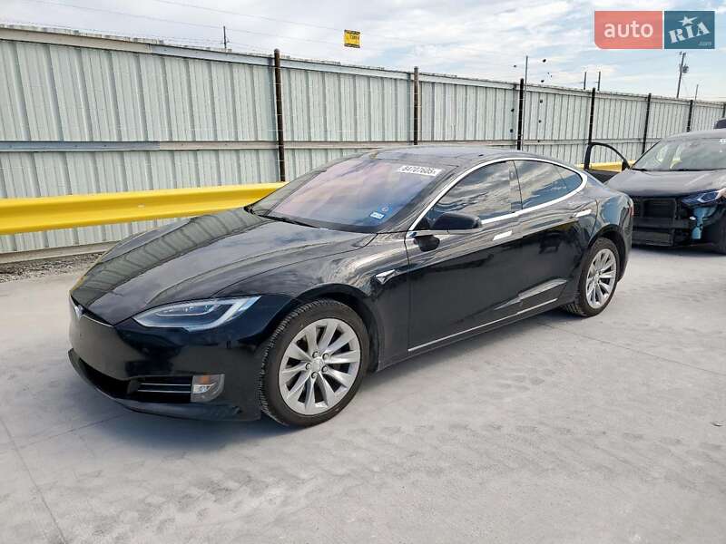 Ліфтбек Tesla Model S 2017 в Києві