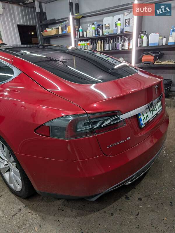 Ліфтбек Tesla Model S 2015 в Києві