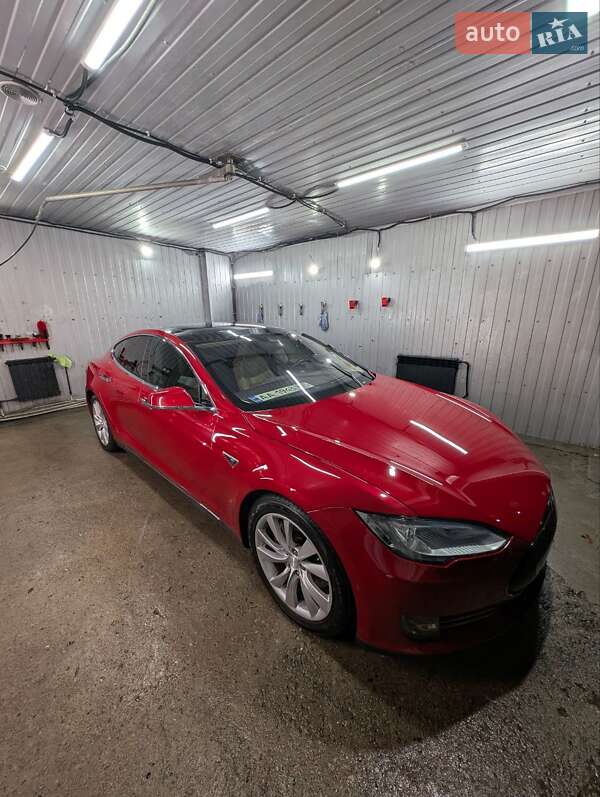 Ліфтбек Tesla Model S 2015 в Києві