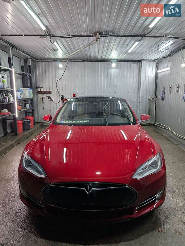 Ліфтбек Tesla Model S 2015 в Києві
