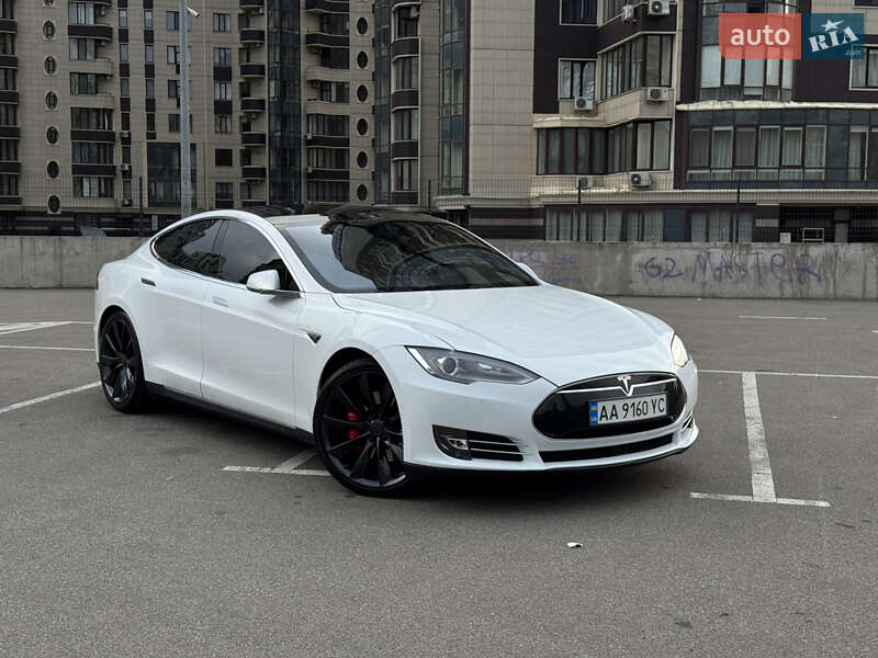 Tesla Model S 2015