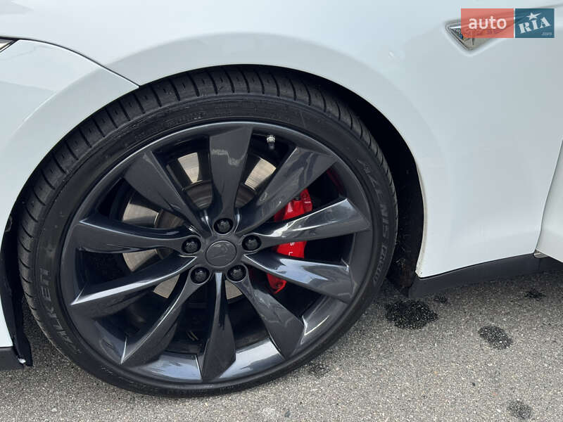 Лифтбек Tesla Model S 2015 в Киеве фото 9 Лифтбек Tesla Model S 2015 в Киеве