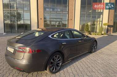 Ліфтбек Tesla Model S 2017 в  фото 3 Ліфтбек Tesla Model S 2017 в