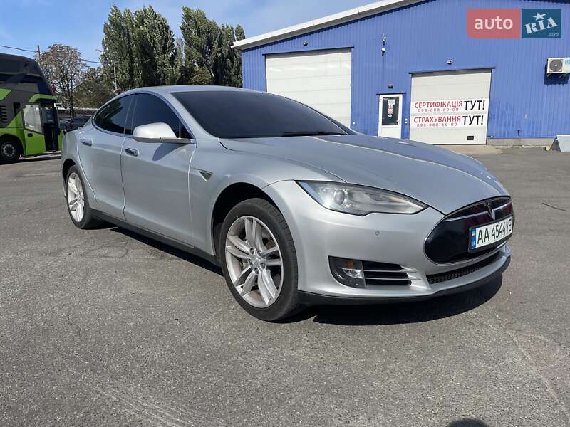 Tesla Model S 2013