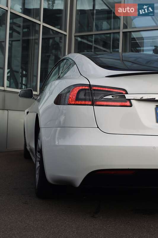 Лифтбек Tesla Model S 2019 в Киеве фото 23 Лифтбек Tesla Model S 2019 в Киеве