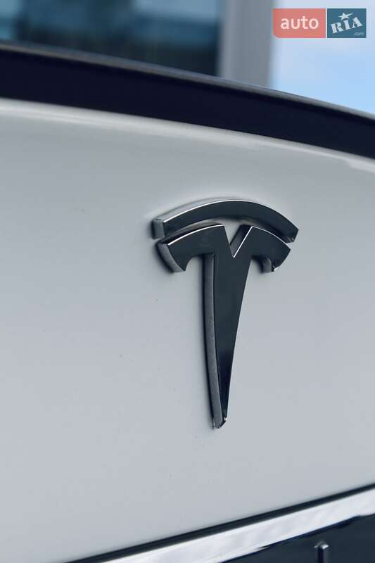 Лифтбек Tesla Model S 2019 в Киеве фото 26 Лифтбек Tesla Model S 2019 в Киеве