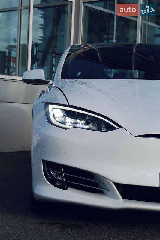 Лифтбек Tesla Model S 2019 в Киеве фото 12 Лифтбек Tesla Model S 2019 в Киеве