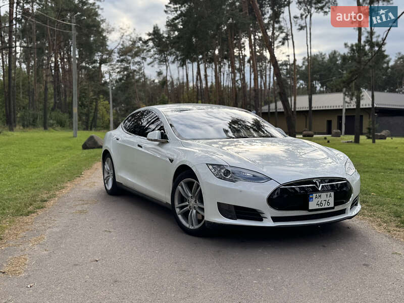 Tesla Model S 2015 Tesla Model S 2015