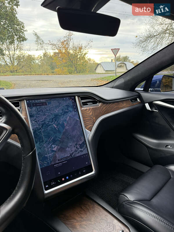 Лифтбек Tesla Model S 2017 в Снятине