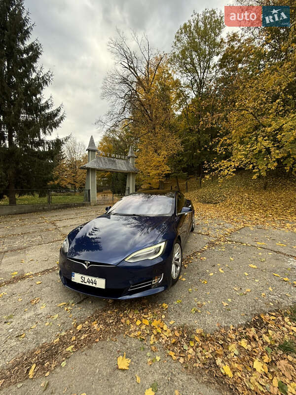 Лифтбек Tesla Model S 2017 в Снятине