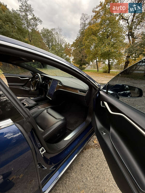 Лифтбек Tesla Model S 2017 в Снятине