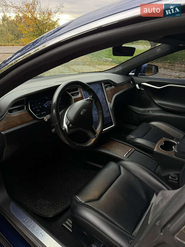 Лифтбек Tesla Model S 2017 в Снятине