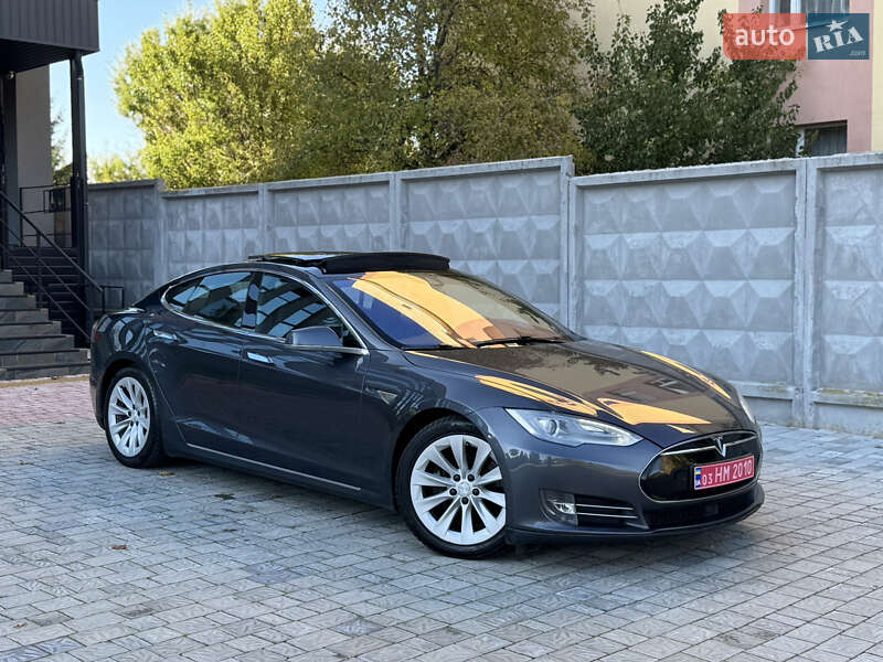 Ліфтбек Tesla Model S 2015 в Рівному фото 49 Ліфтбек Tesla Model S 2015 в Рівному