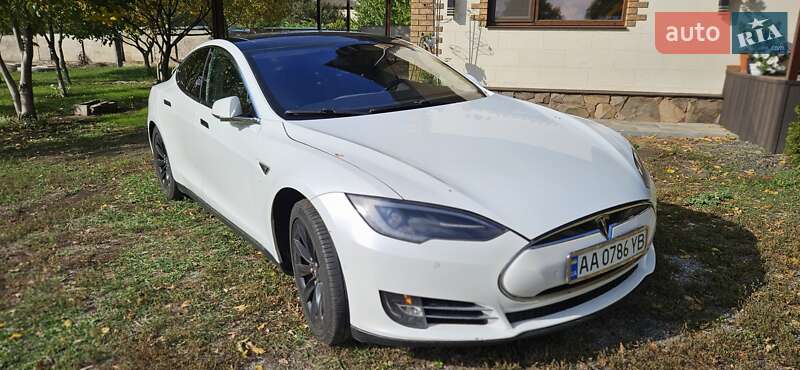 Tesla Model S 2014