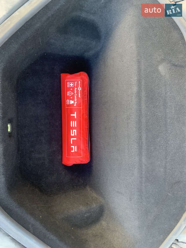 Ліфтбек Tesla Model S 2015 в Шептицькому фото 25 Ліфтбек Tesla Model S 2015 в Шептицькому