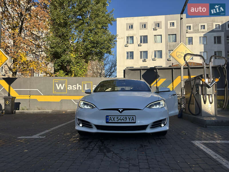 Ліфтбек Tesla Model S 2019 в Харкові