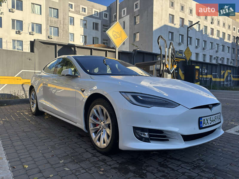 Ліфтбек Tesla Model S 2019 в Харкові