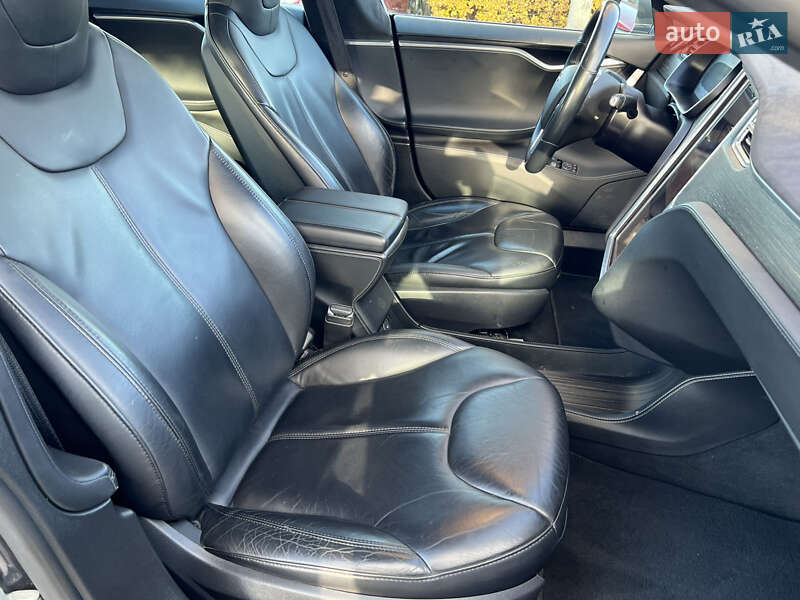 Ліфтбек Tesla Model S 2015 в Києві фото 38 Ліфтбек Tesla Model S 2015 в Києві