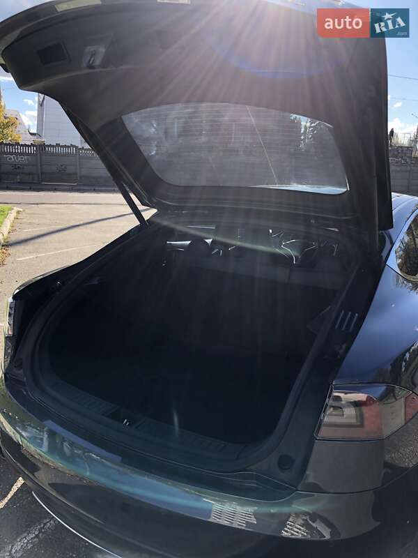 Лифтбек Tesla Model S 2014 в Николаеве