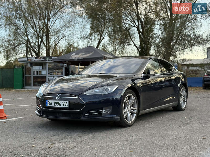 Tesla Model S 2014