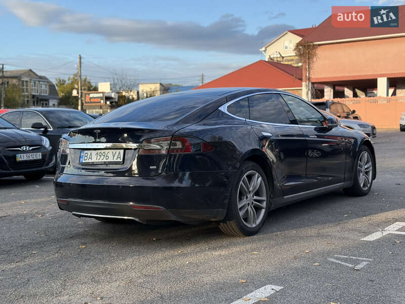 Лифтбек Tesla Model S 2014 в Киеве