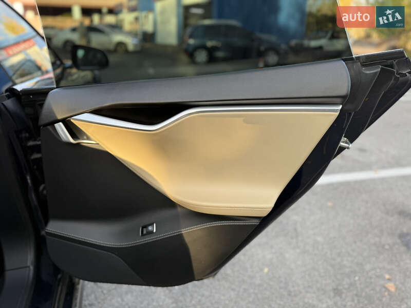 Лифтбек Tesla Model S 2014 в Киеве