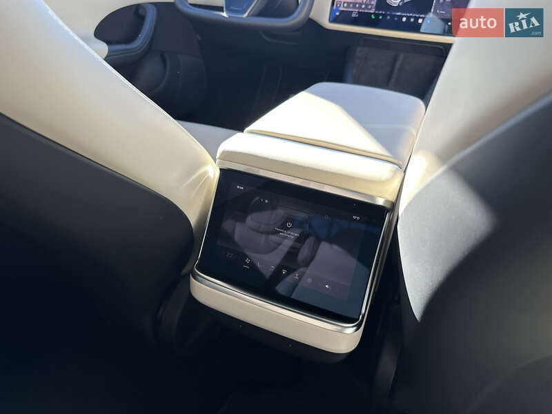 Лифтбек Tesla Model S 2022 в Святопетровское